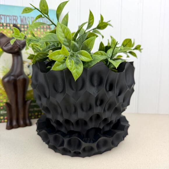 Bane Planter, Indoor Flower Pot, Tabletop Planter, Sculpted Geometric Pattern - Picture 1 of 11